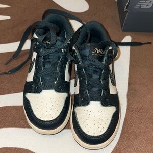 New Balance Green and White Sneakers Classic Style